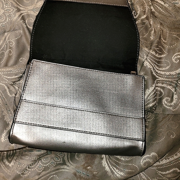 Summer & Rose clutch convertible purse in silver.. - Picture 4 of 4